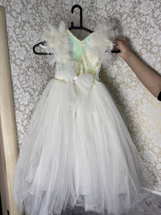 Праздничное платье на 5-6 лет