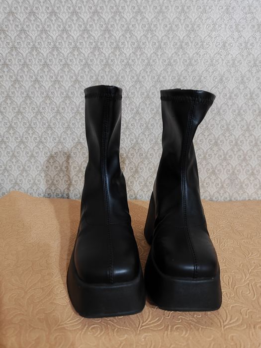 Продам весенние сапоги