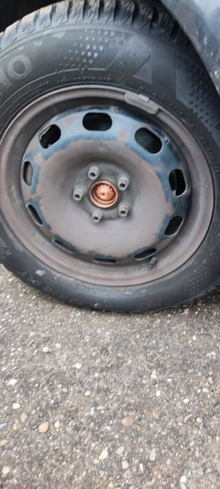Продавам железни джанти с гуми 5х100/ 15 цола.