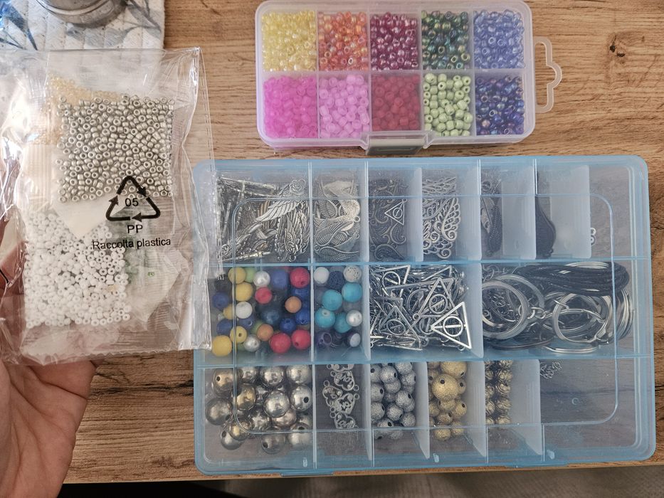 Комплект с материали за правене на бижута