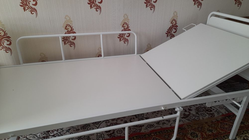 Медицинская кровать