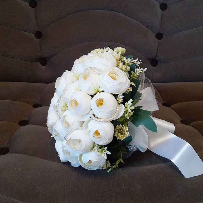 Свадебный букет невесты и бутоньерка..