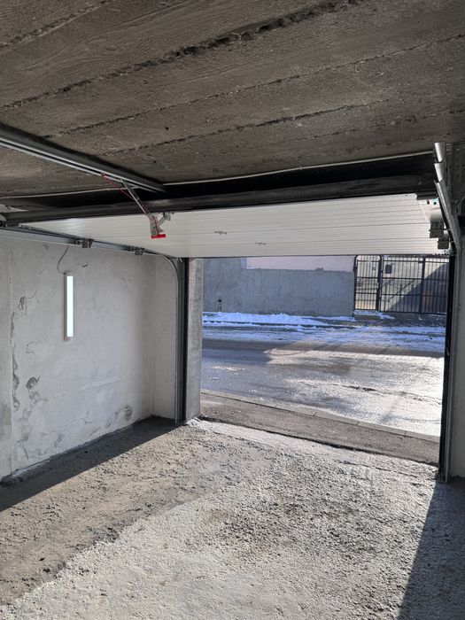 Ușă garaj din panouri sandwici- electrică