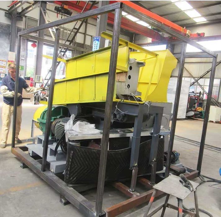 нов индустриален шредер за дробене на дървени палети и отпадъци
