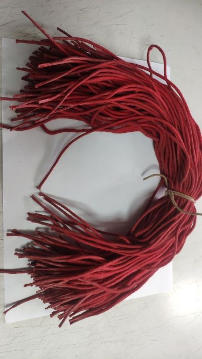 Връзки за обувки, червени