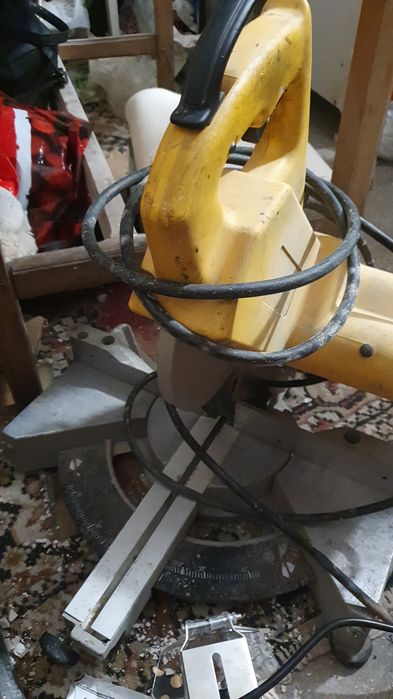 Fierăstrău circular de masa