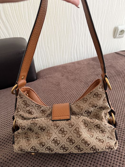 Дамска чанта Guess