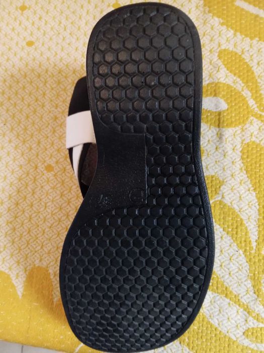 Нови летни дамски обувки на платформа