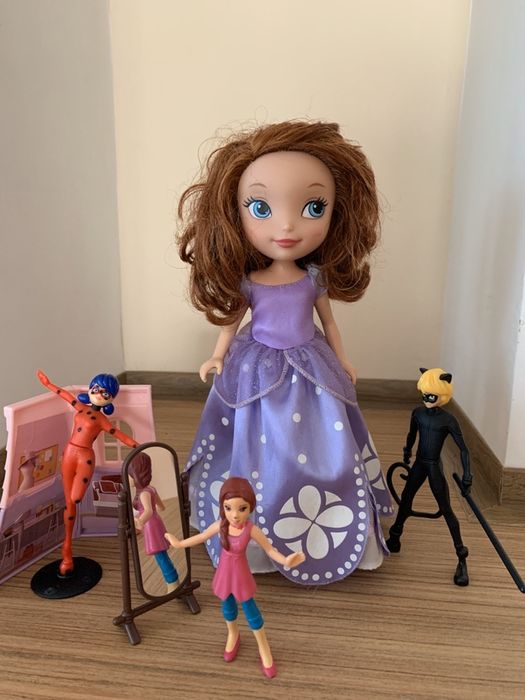 Vând păpuși superbe(Sofia)cu licența .