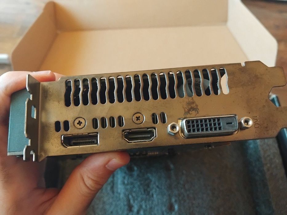 Видео карта AMD RX 570-4GB