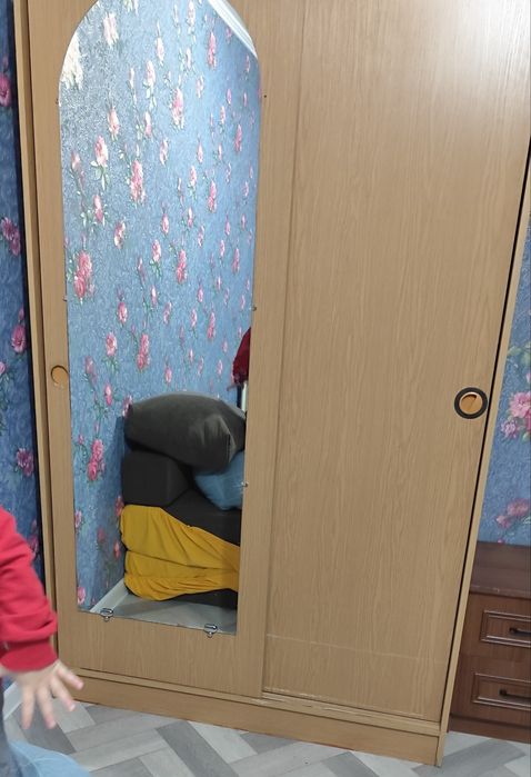 Продам шкаф купе ,стол, комод, шахматный стол