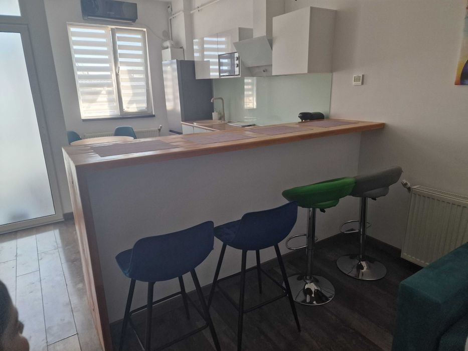 Inchiriez apartament 70 m2 open space , zona Barierei