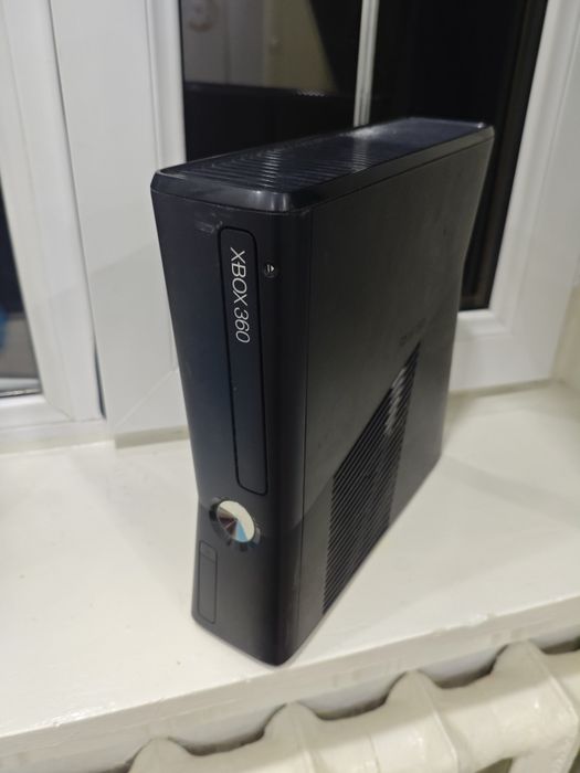 Xbox360 S [требуется ремонт]