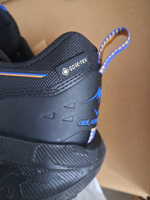 Se vând produs original adidasi Asics nr.47 30 impecabil.