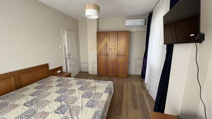 Дава се под наем Тристаен апартамент в Варна, Бриз - 130 кв.м за 765 € - Снимка #8