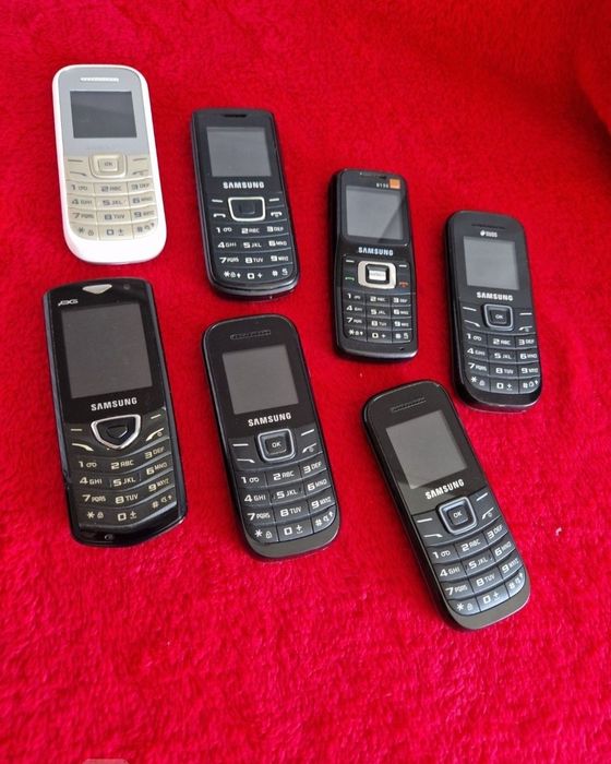 Telefon Samsung cu butoane
