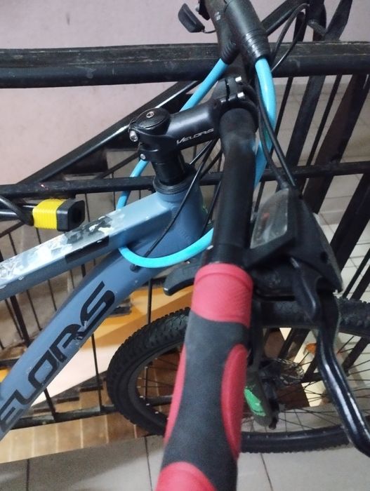 Bicicleta 27,5 discuri față spate.