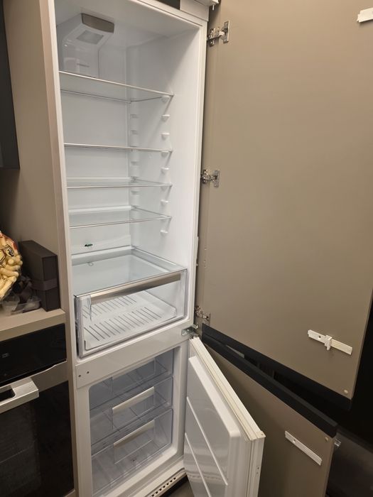 Vand electrolux frigider combina incorporabila