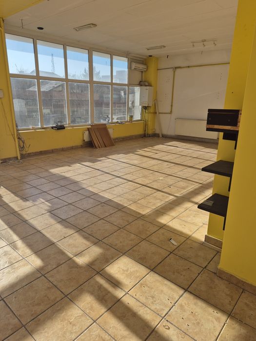 Închiriez spațiu comercial Rovine