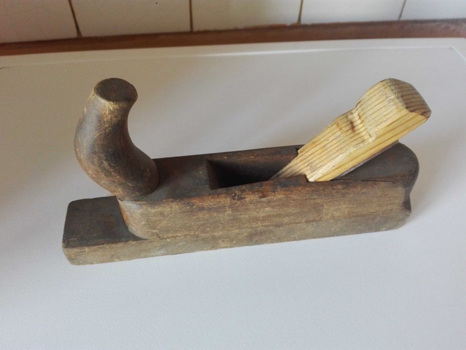 Две стари дърводелски рендета.