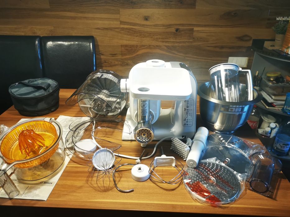 Robot de bucătărie multifunctional Bosch in stare impecabilă. 
L-am fo