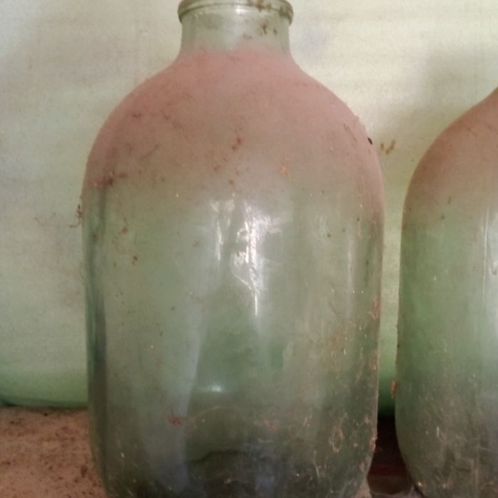 Продам большие бутыли