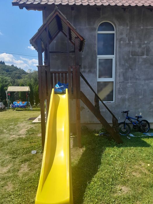 Vând topogan cu căsuță!