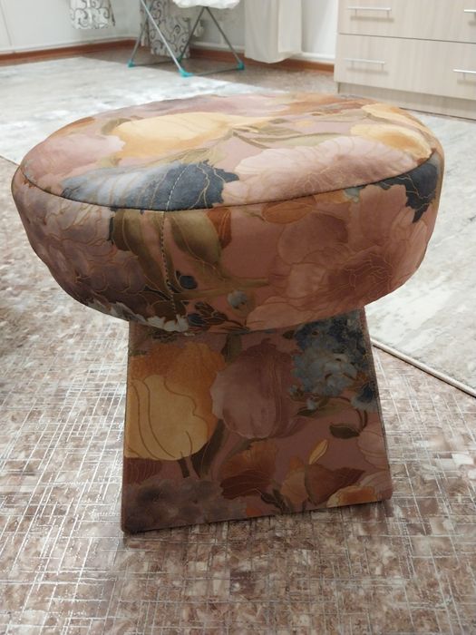 Продам пуфик. Срочно.