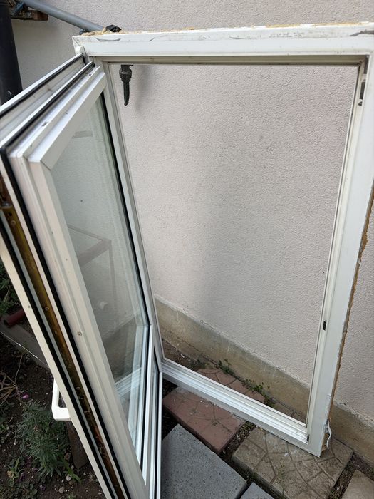 Se vinde un geam termopan