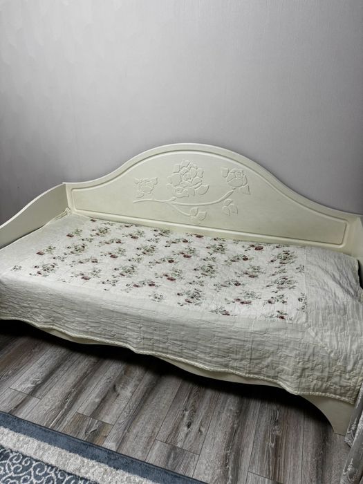 Детский гарнитур (кровать и шкаф)