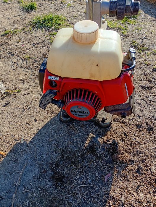 Pompă apă pe benzină