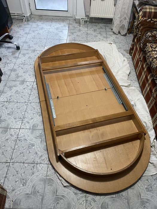 Vand masa pentru sufragerie