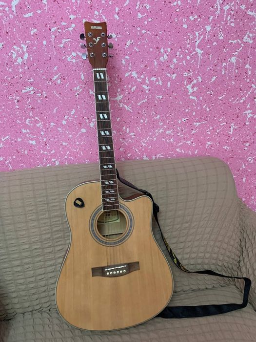 Ajoyib holatdagi Gitara sotiladi.