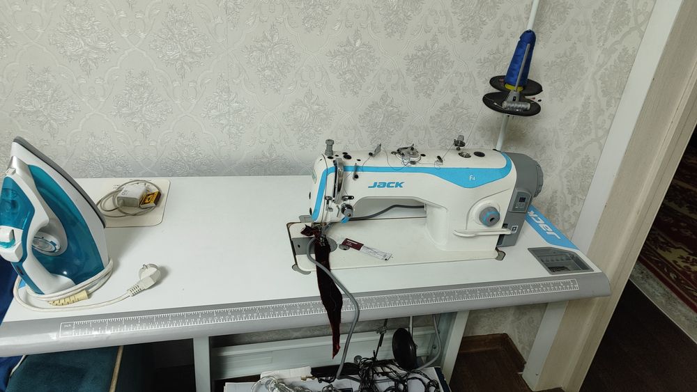 Швейная машина jack f4