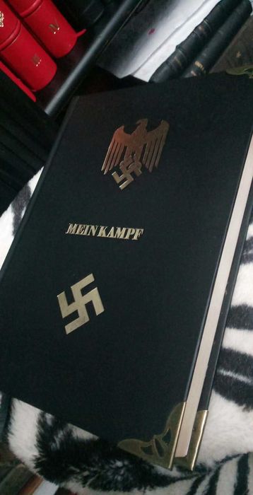 MEIN KAMPF -Adolf Hitler"in ETUI_ 2vol ,leg de lux,necenzurata