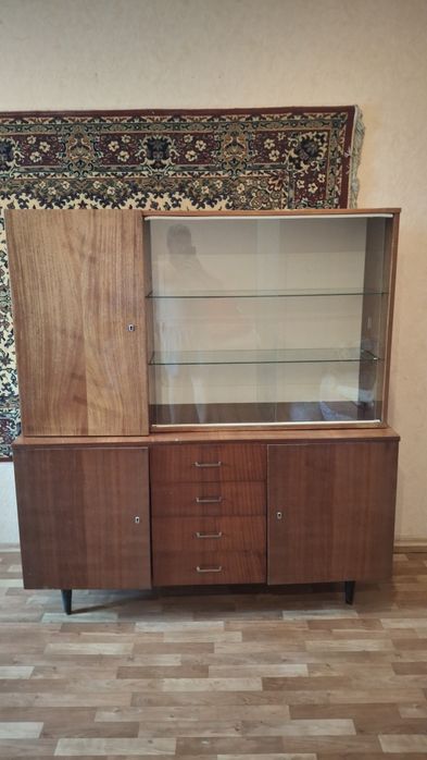 Продам ВИНТАЖ сервант и ковёр