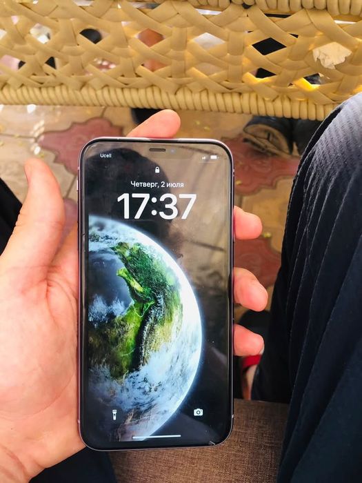 Iphone 11 karobka bor hech qayeri alishmagan hamma joyi ishlaydi javob