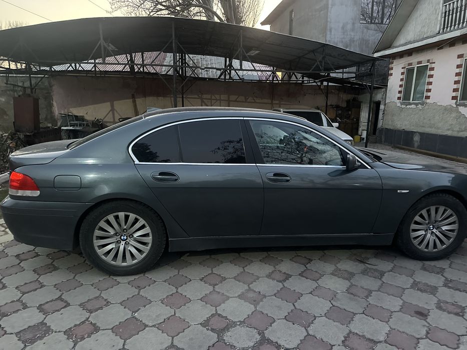 Продаю бмв е65 2003 года