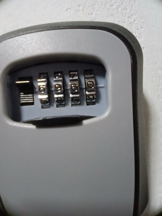 Casetă cu cifru pentru chei