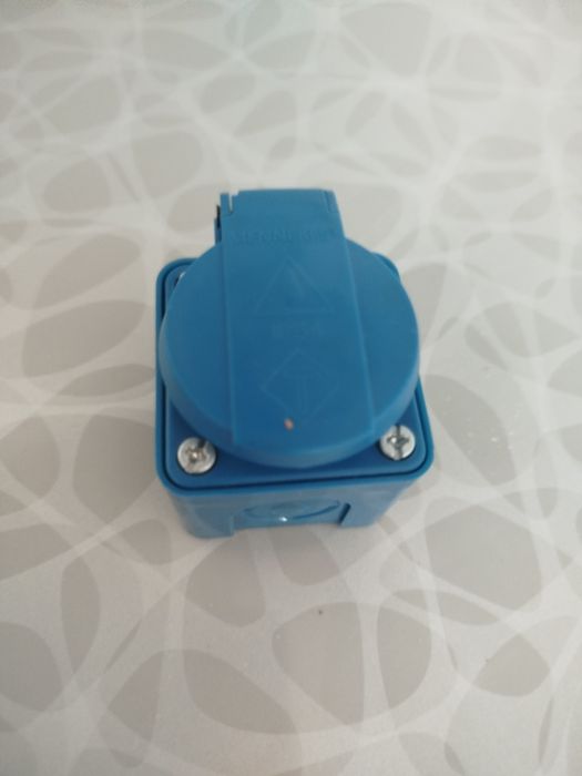 Розетка 16А Menn