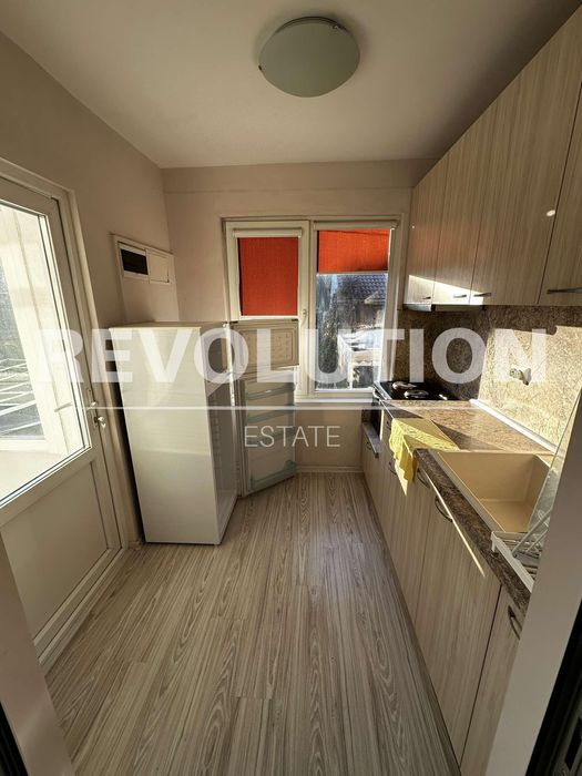 Дава се под наем Етаж от къща в Варна, Цветен квартал - 65 кв.м за 468.69 € - Снимка #2