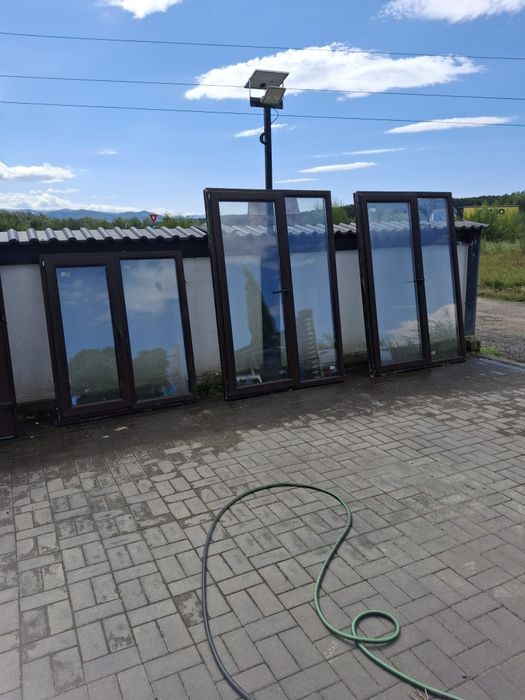 Vând geamuri în stare