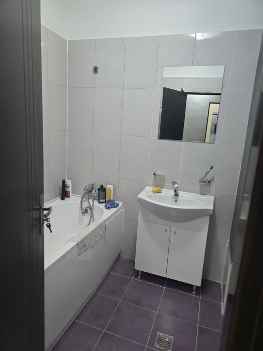 Garsonieră de inchiriat + loc parcare subteran