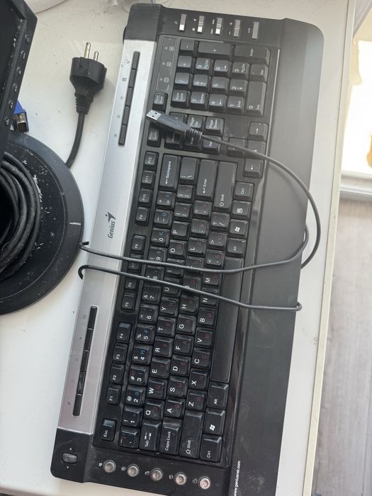 Монитор samsung и клавиатура