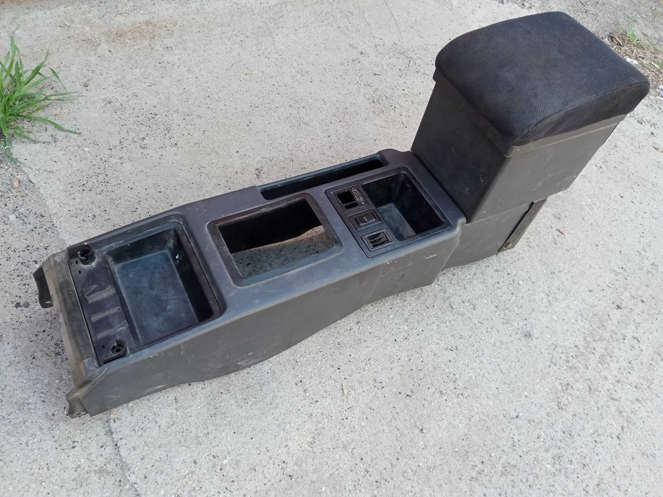 Подлокотник Mitsubishi RVR Chariot