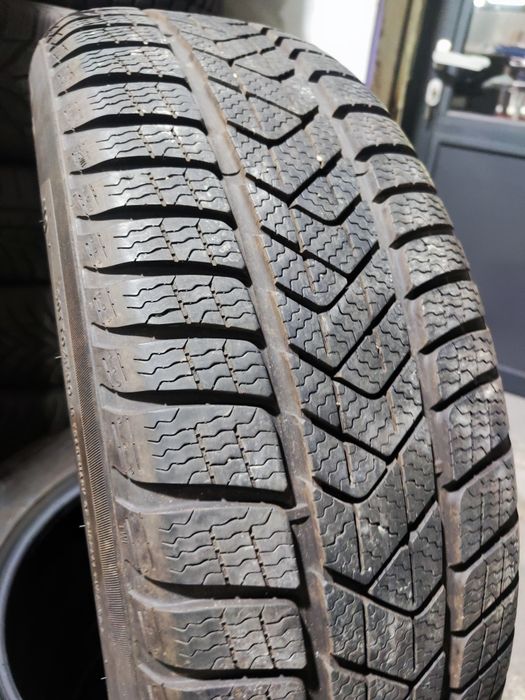 4  бр зимни 215/65/17 Pirelli 24г