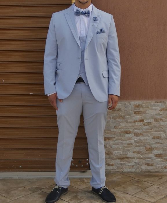 Елегантен Костюм