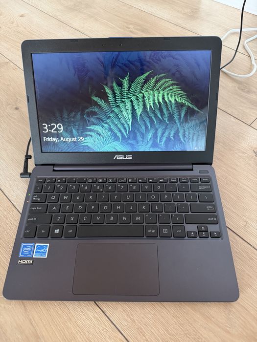 Laptop ultraportabil ASUS 11.6” Intel Celeron
