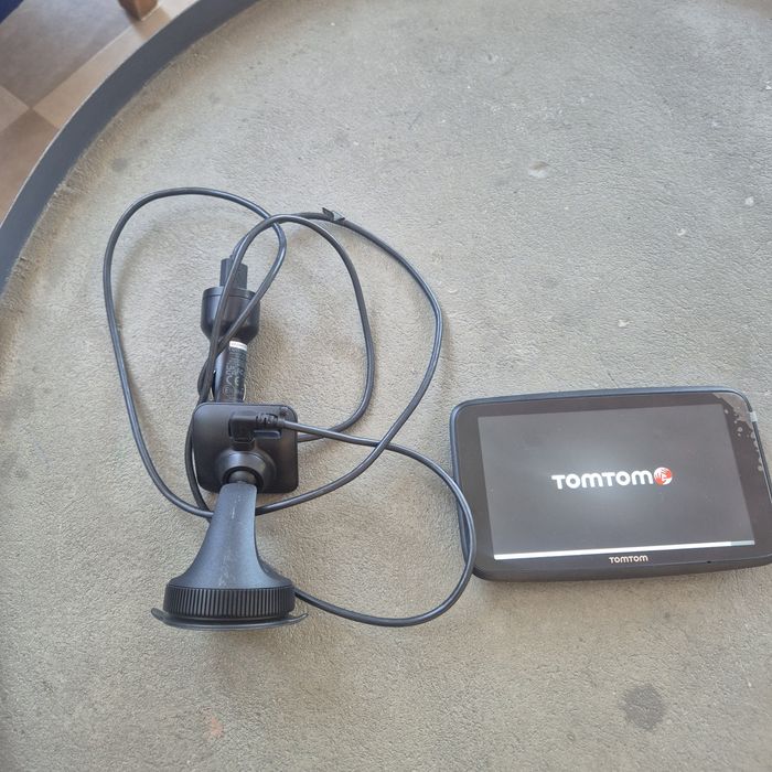 Vând TomTom Go Expert 6