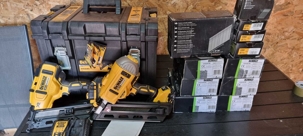 Vind scule marca dewalt noi  și folosite info la telefon